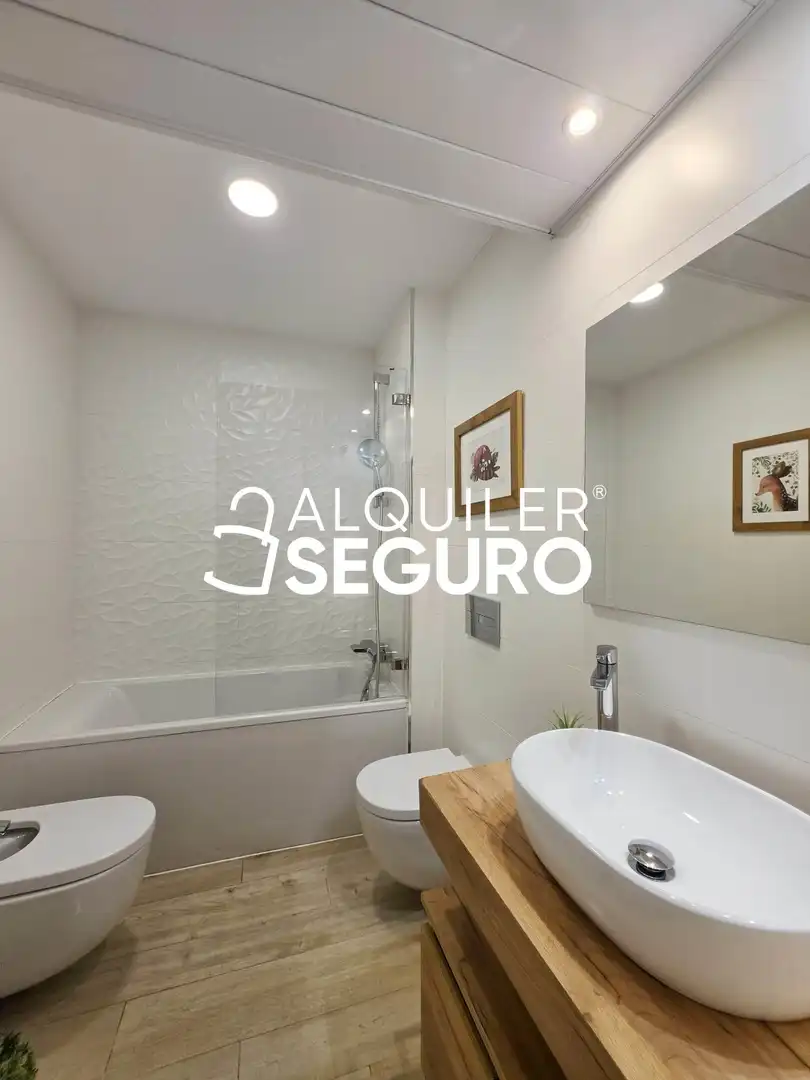 Bathroom of Flat for rent in Boadilla del Monte  with Air Conditioner, Heating and Terrace
