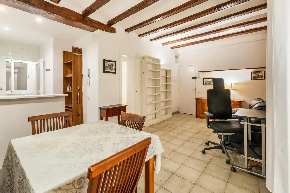 Piso en venta en Barcelona con Calefacción, Terraza y Balcón