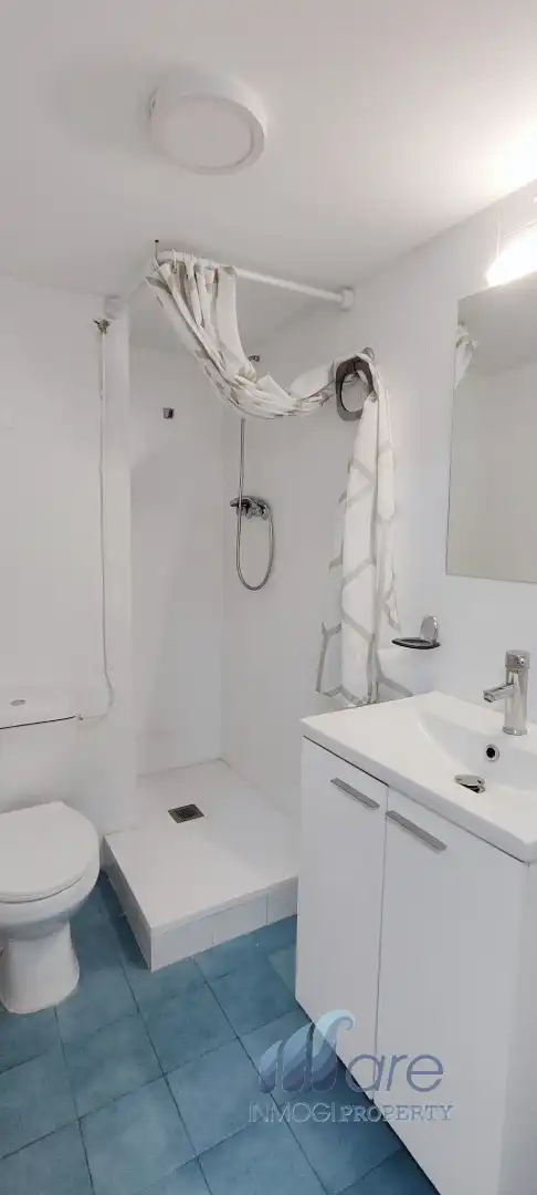 Badezimmer von Wohnung zum Verkauf in Granada mit Klimaanlage, Privatgarten und Terrasse