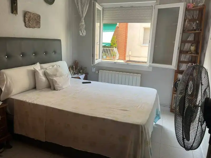 Habitación de Planta baja en venta en Madrid con Aire acondicionado, Calefacción y Jardín privado