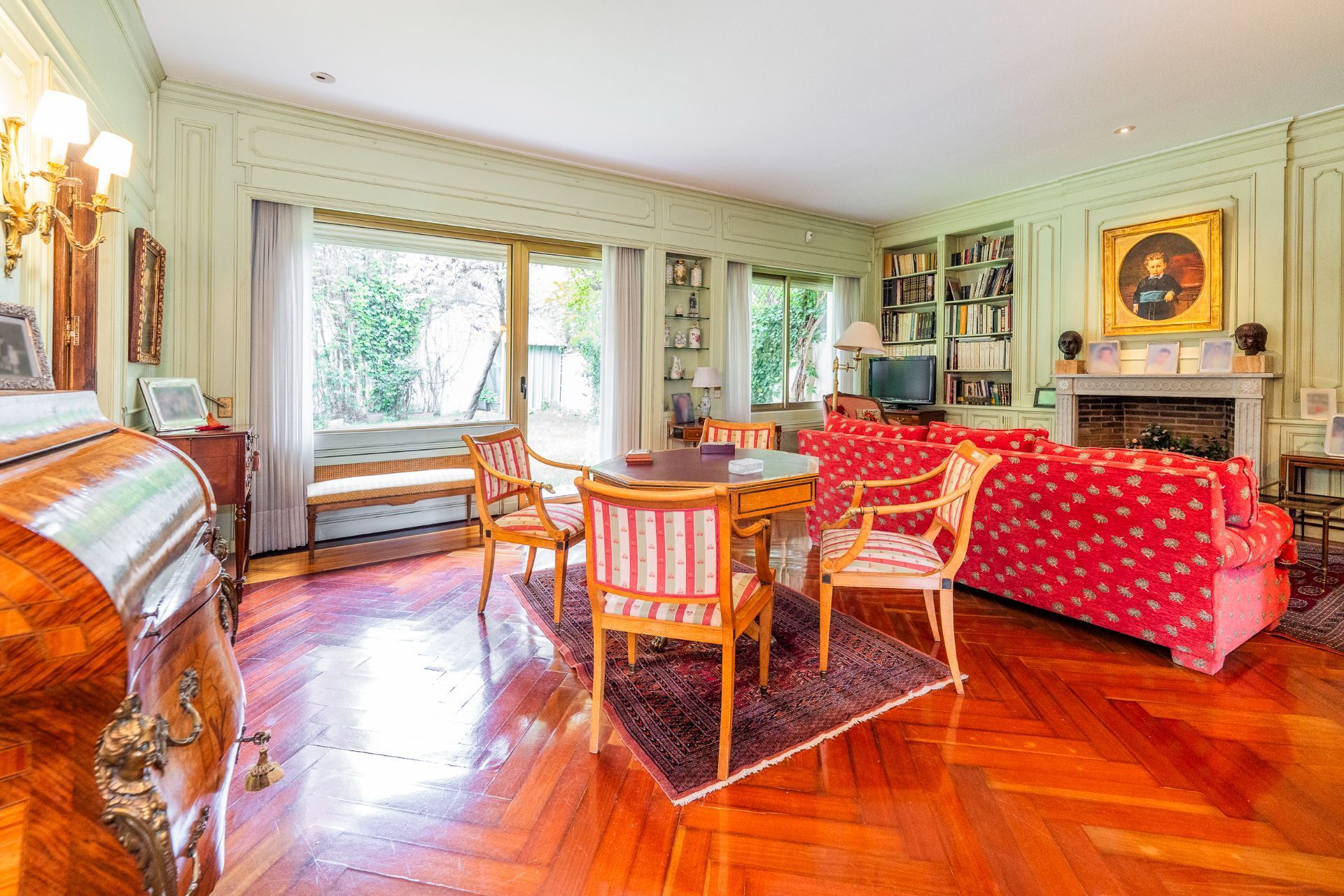 Living room of House or chalet for sale in  Madrid Capital  with Air Conditioner, Heating and Private garden