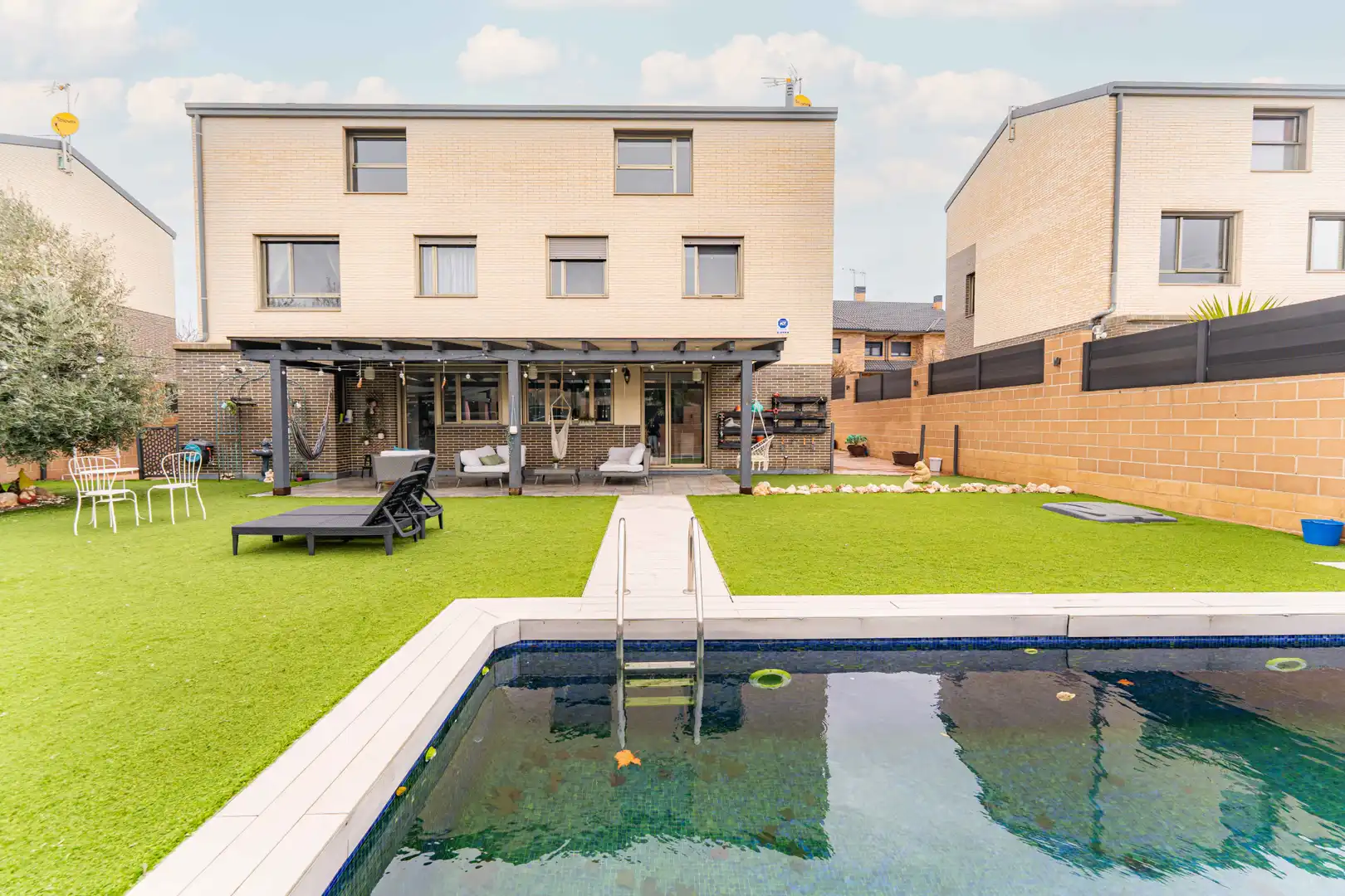 Piscina de Casa o chalet en venta en Arroyomolinos (Madrid) con Aire acondicionado, Calefacción y Jardín privado