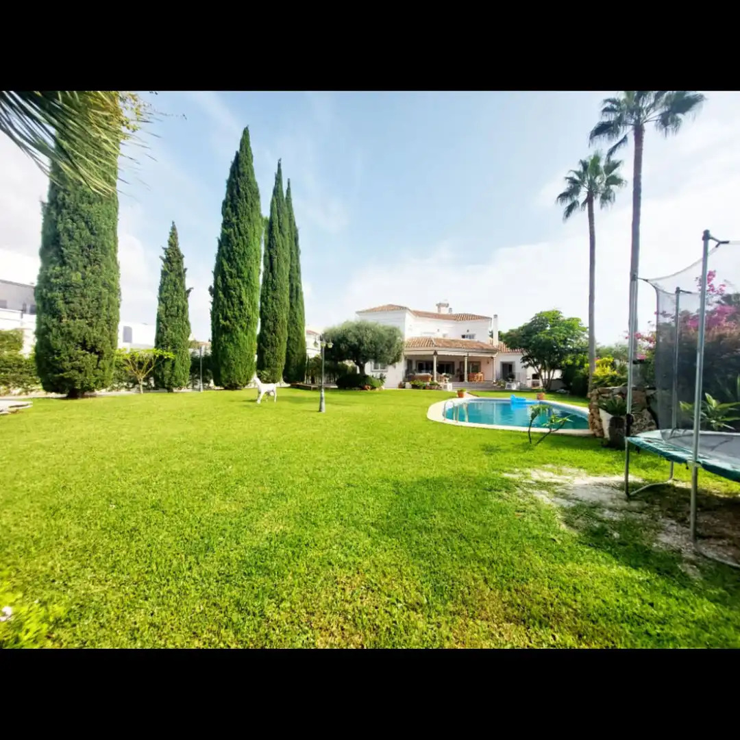 Villa con piscina in vendita a Parque de la Paloma, imagen 2