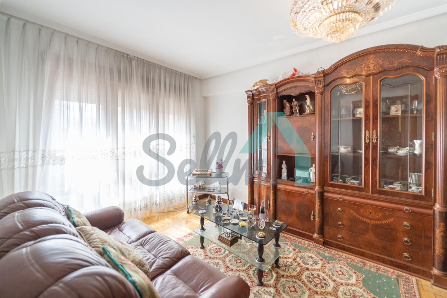 Sala d'estar de Pis en venda en Oviedo  amb Calefacció, Parquet i Terrassa