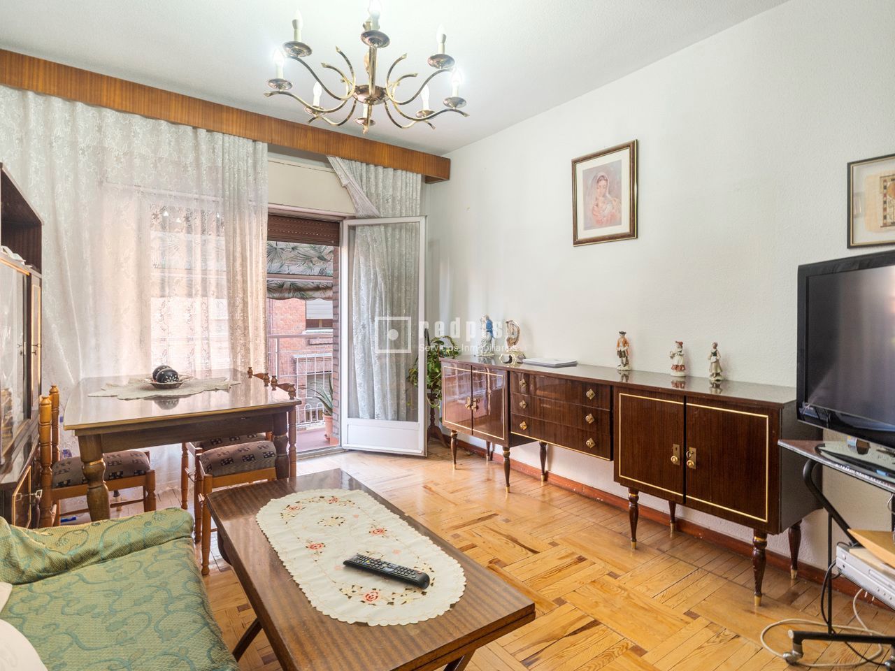Sala de estar de Piso en venta en  Madrid Capital con Calefacción, Parquet y Terraza