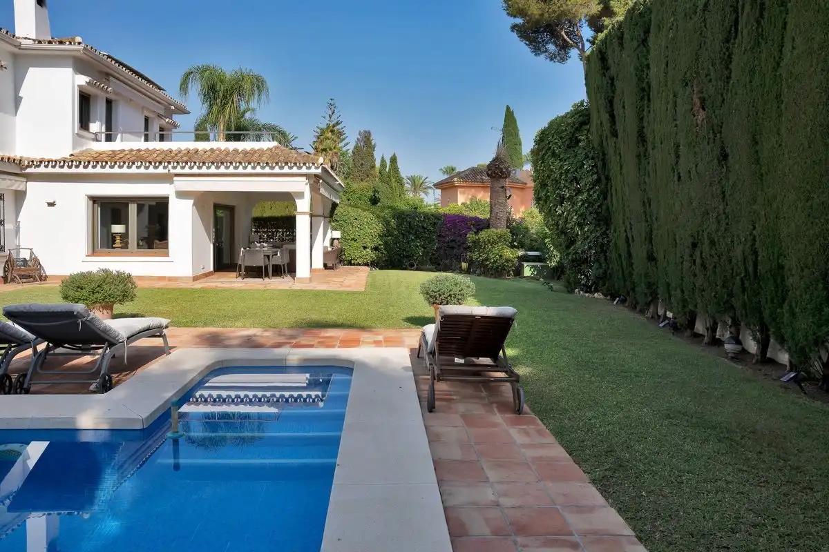 Jardí de Casa o xalet en venda en Marbella amb Aire condicionat, Calefacció i Jardí privat