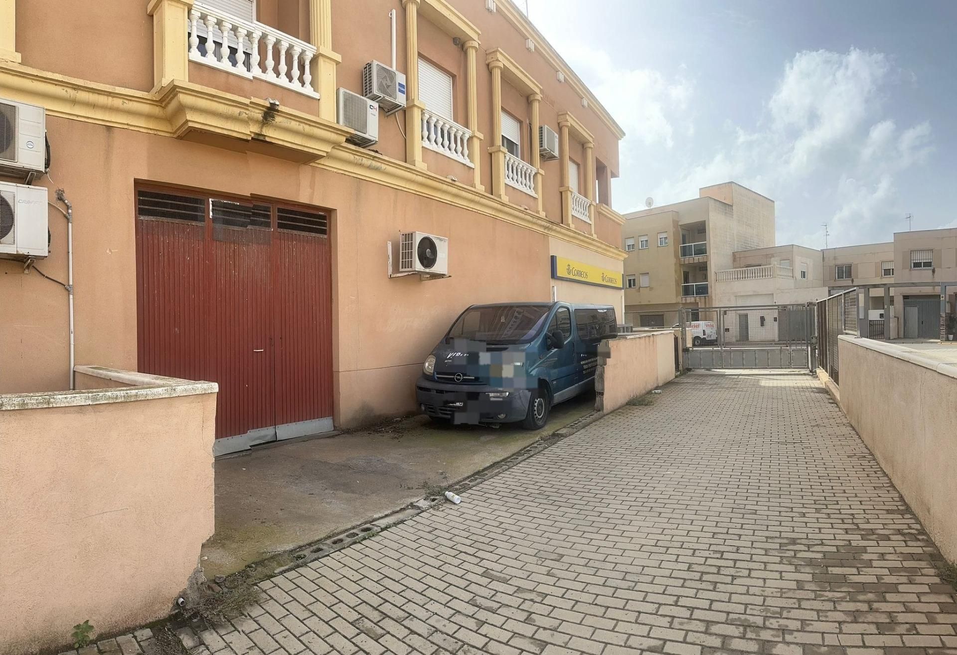 Vista exterior de Local en venda en Níjar
