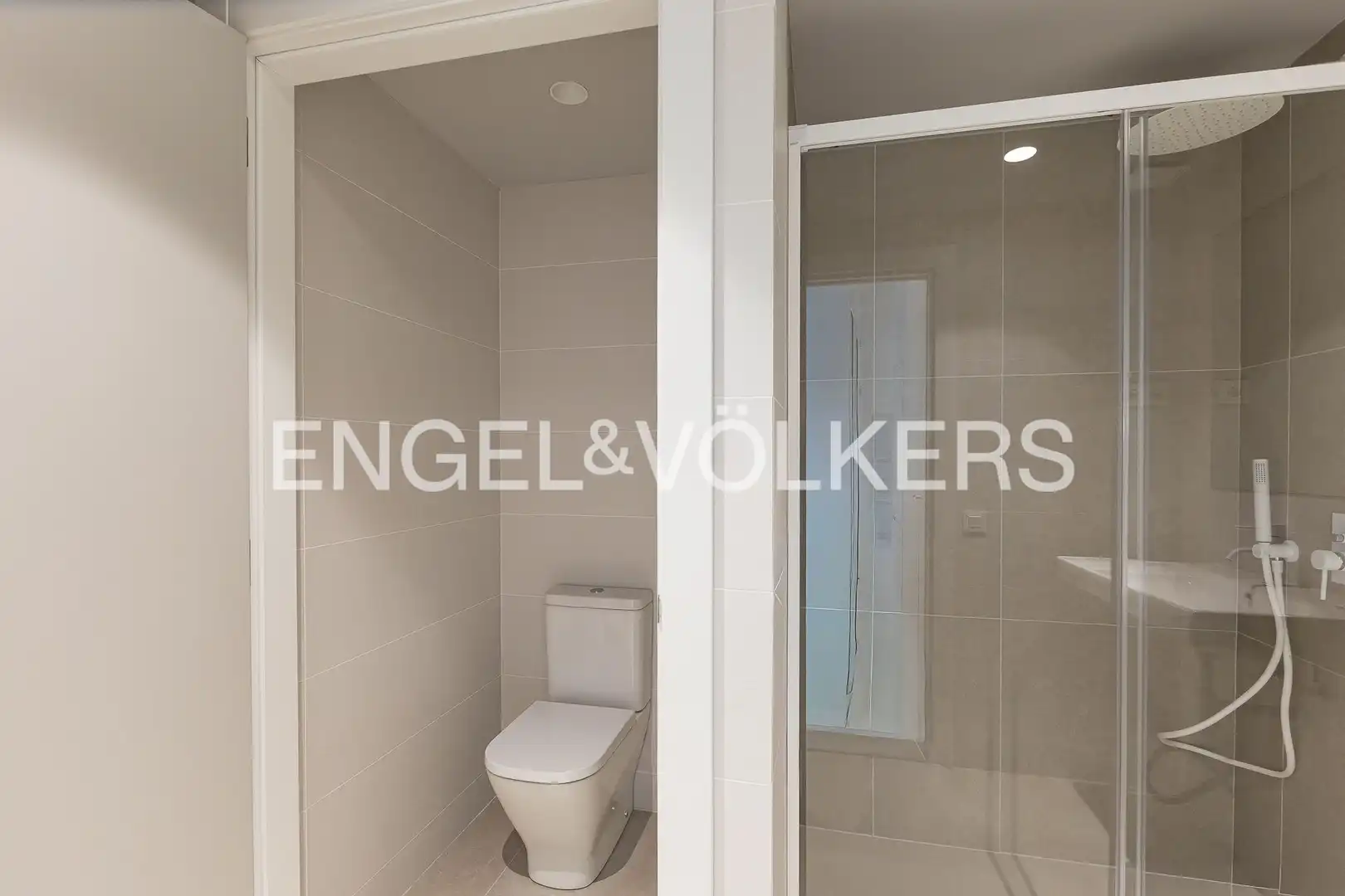 Badezimmer von Wohnung zum Verkauf in L'Hospitalet de Llobregat mit Klimaanlage, Heizung und Terrasse