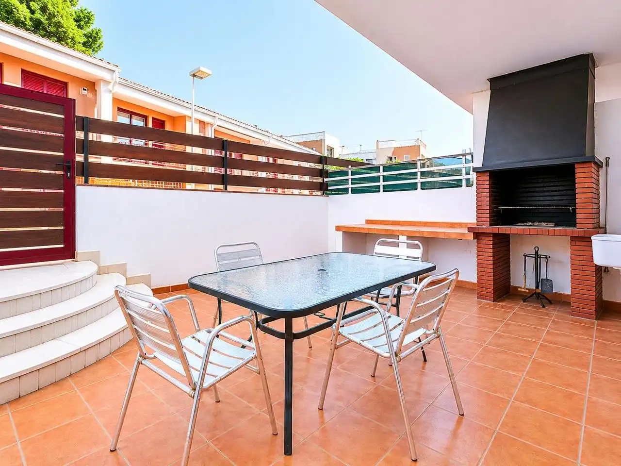 Terrasse von Einfamilien-Reihenhaus zum Verkauf in Oropesa del Mar / Orpesa mit Terrasse und Balkon