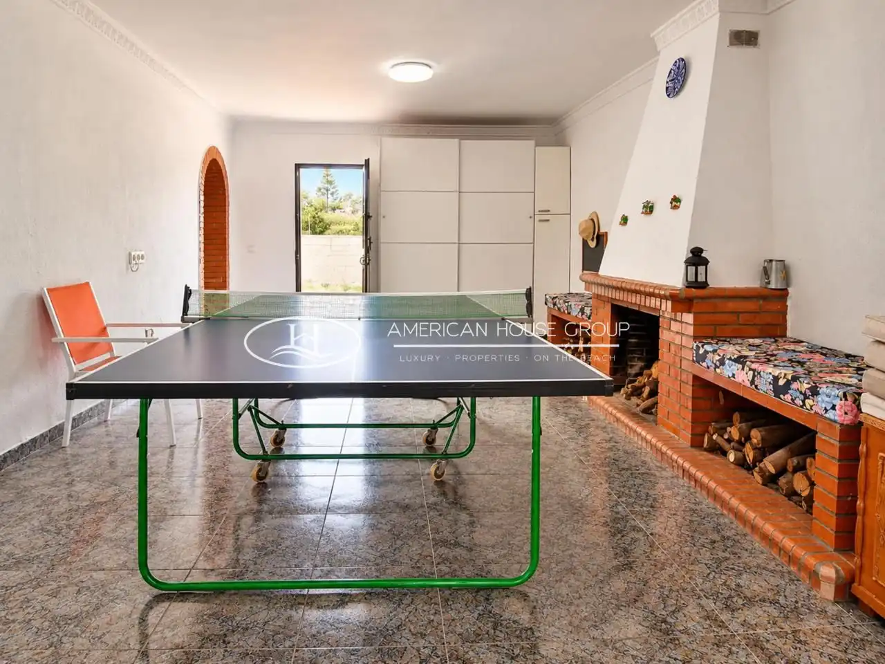 Sala d'estar de Casa o xalet en venda en Chiclana de la Frontera amb Aire condicionat, Jardí privat i Traster