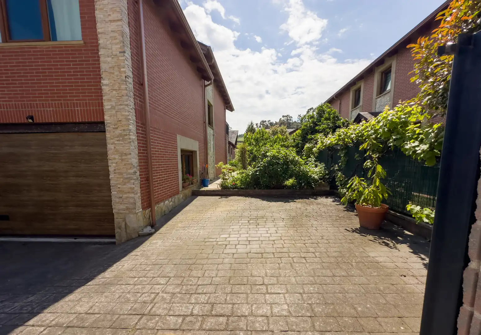 Vista exterior de Casa o xalet en venda en Piélagos amb Calefacció, Jardí privat i Terrassa