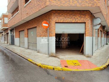 Locale commerciale in affitto a Aspe Centro