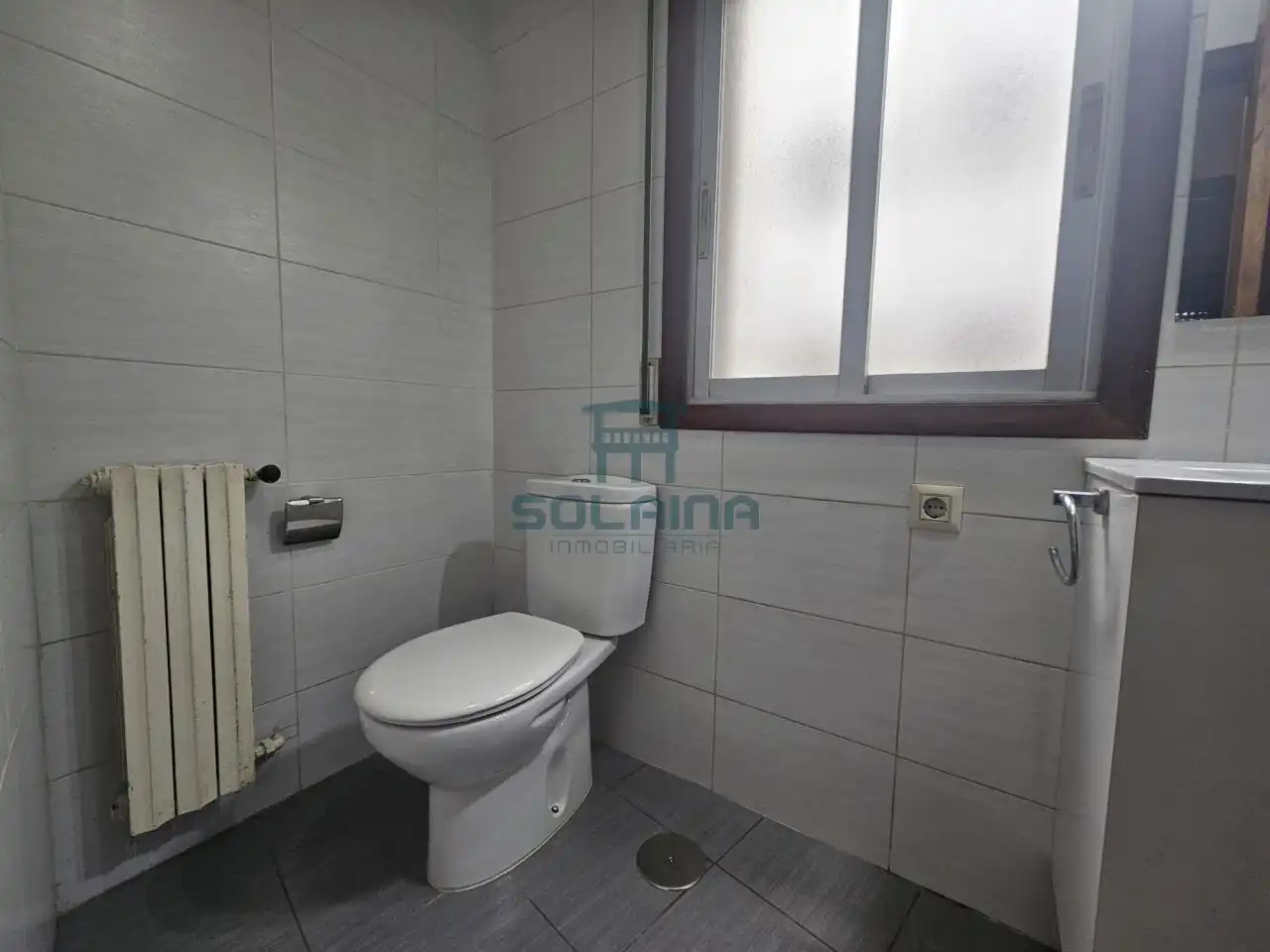 Badezimmer von Wohnung zur Miete in Ourense Capital  mit Heizung, Parkett und Abstellraum