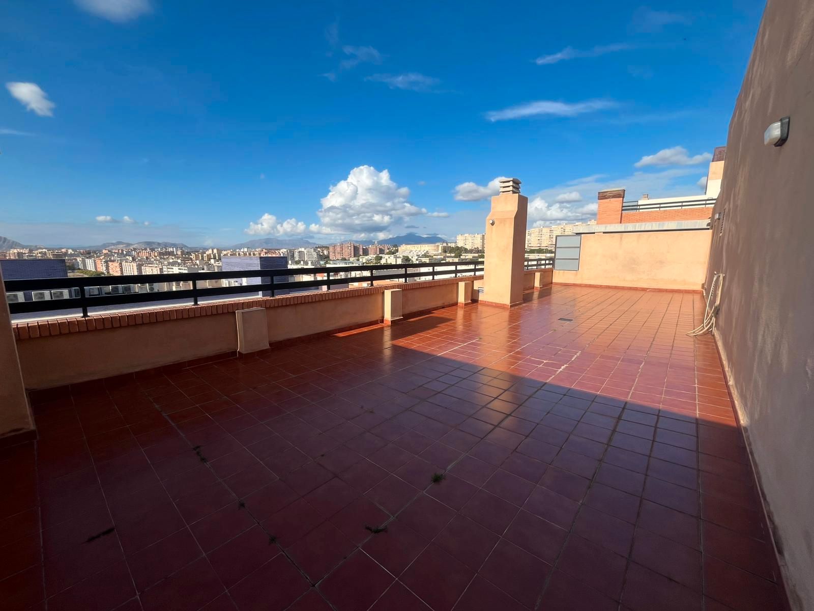 Terraza de Ático en venta en Alicante / Alacant con Aire acondicionado, Calefacción y Jardín privado