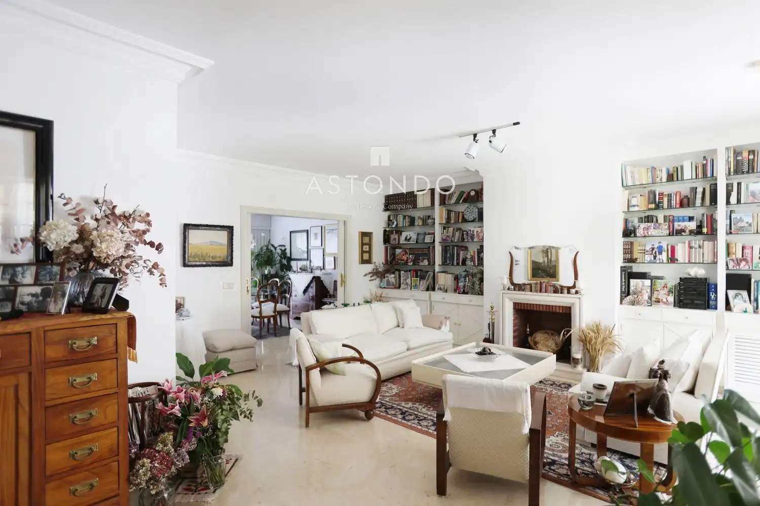 Living room of Houses for sale in Madrid  with Air Conditioner, Heating and Terrace