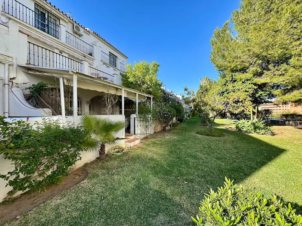 Garden of Detached homes for sale in Fuengirola  with Air Conditioner, Heating and Private garden