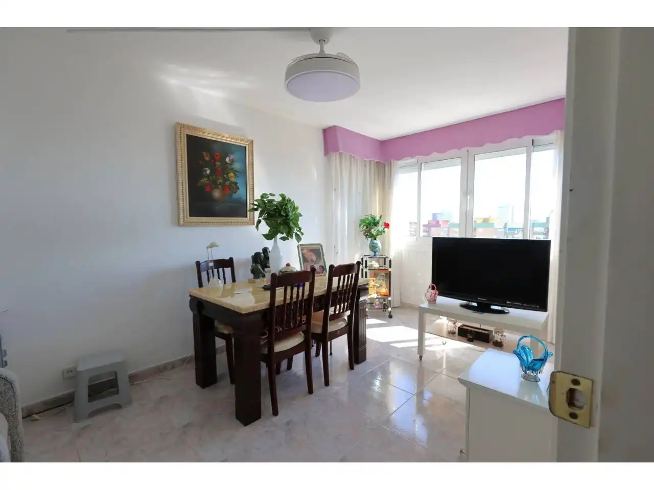 Living room of Flat for sale in L'Hospitalet de Llobregat  with Furnished and Balcony