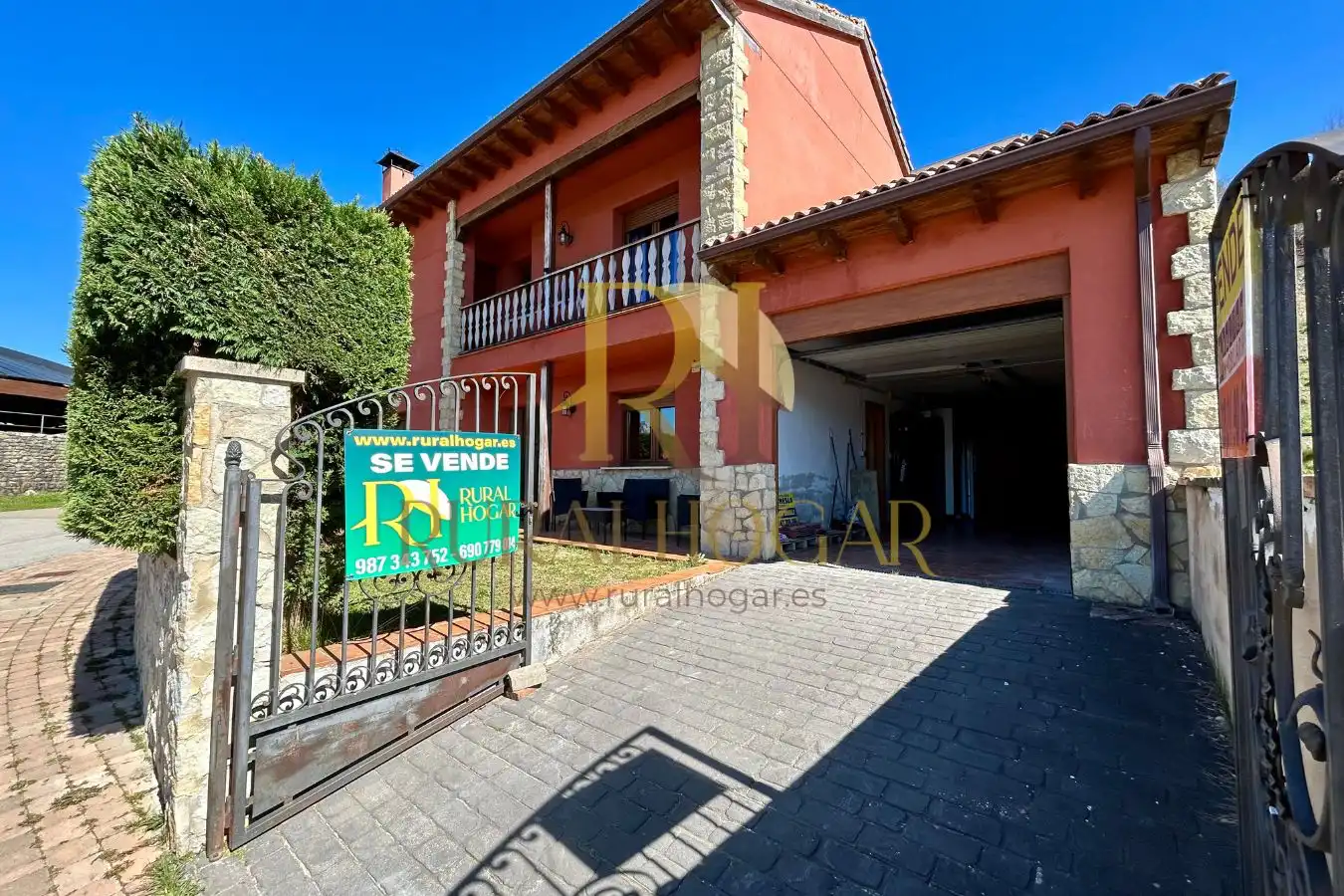Vista exterior de Casa o chalet en venta en Riaño con Calefacción, Jardín privado y Terraza