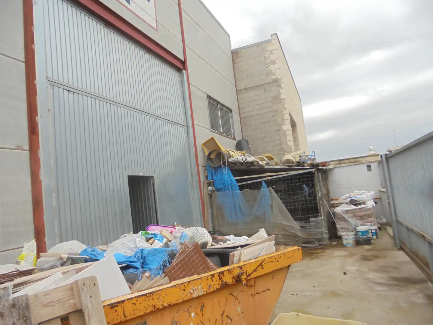 Vista exterior de Nave industrial en venta en Almenara