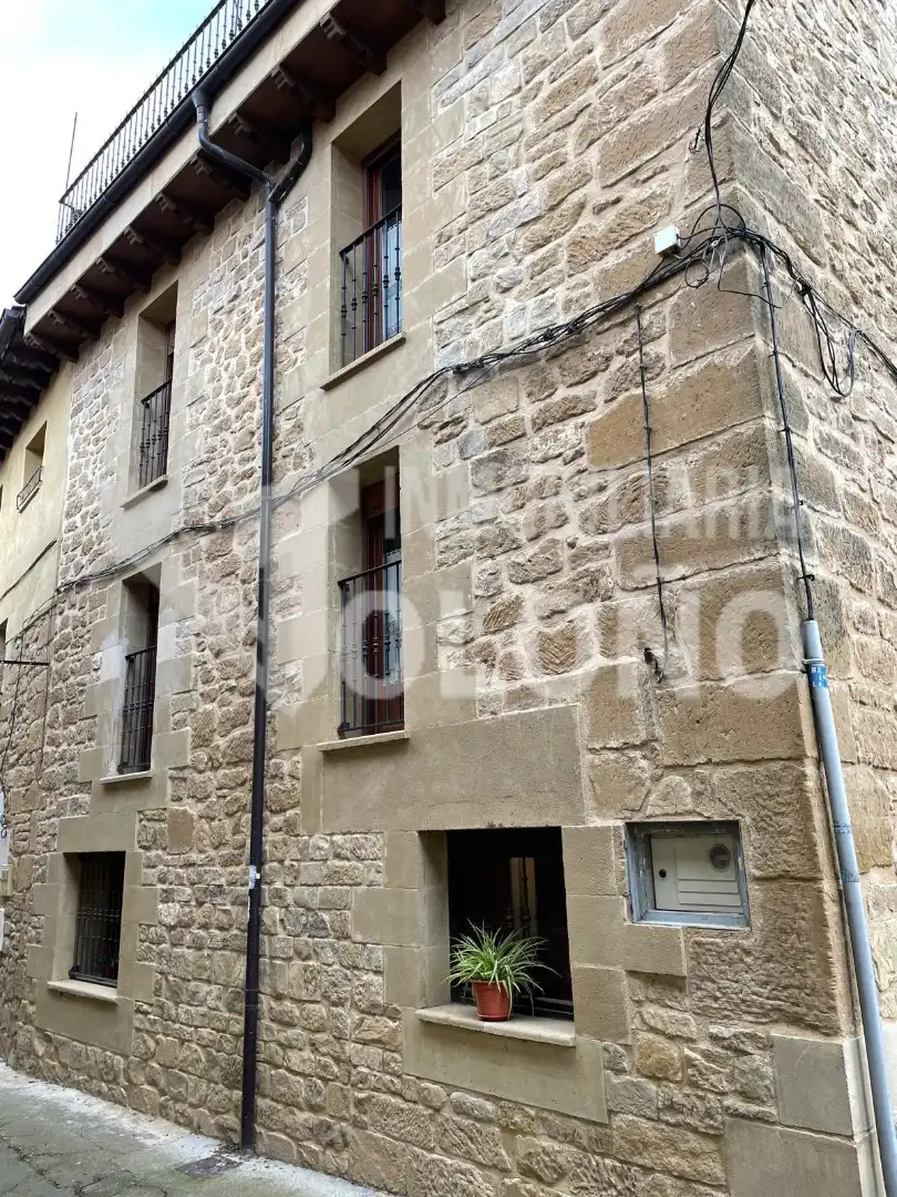 Vista exterior de Casa o xalet en venda en Sajazarra amb Calefacció, Terrassa i Forn