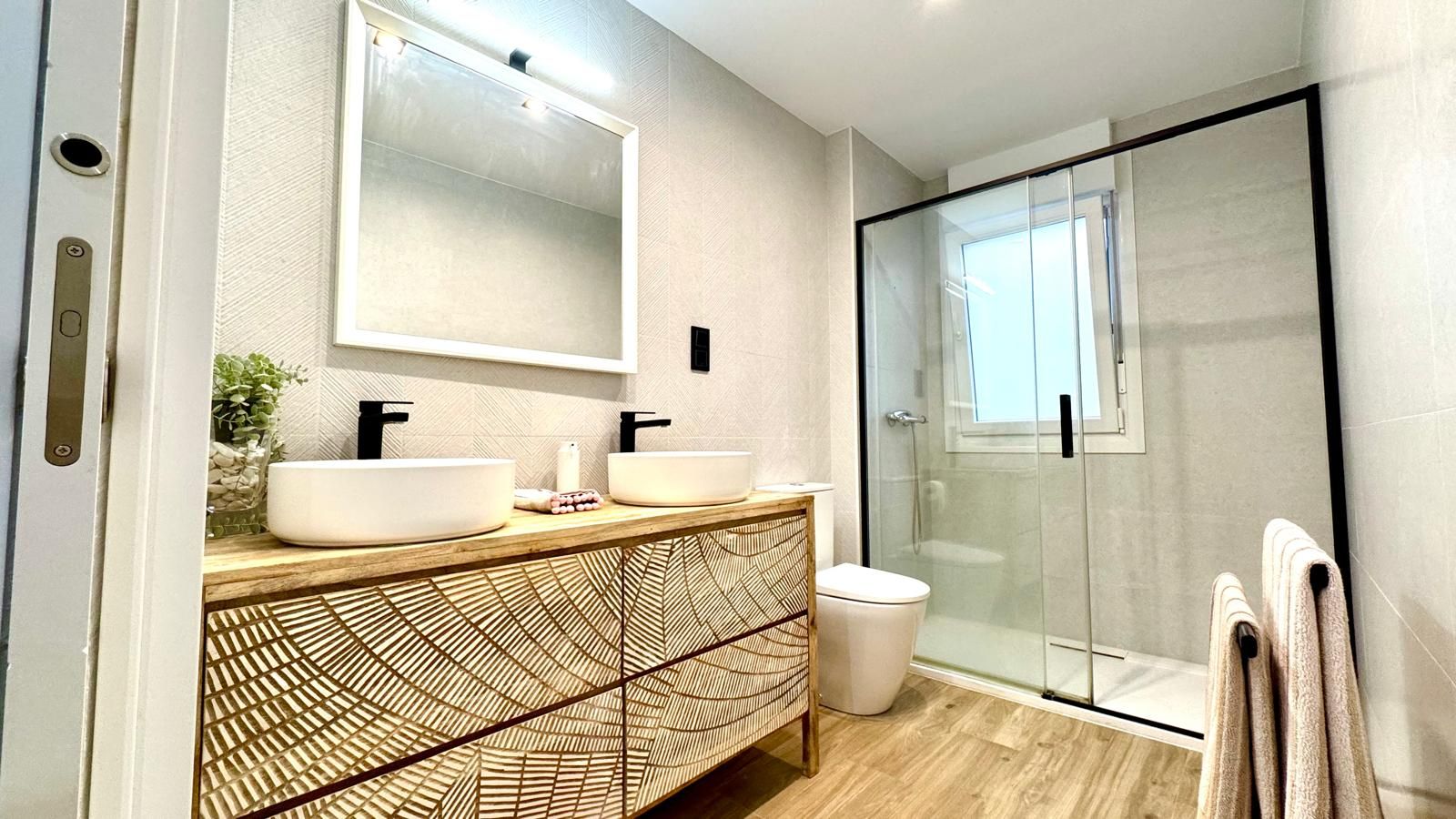 Bathroom of Flat for sale in Barakaldo   with Heating