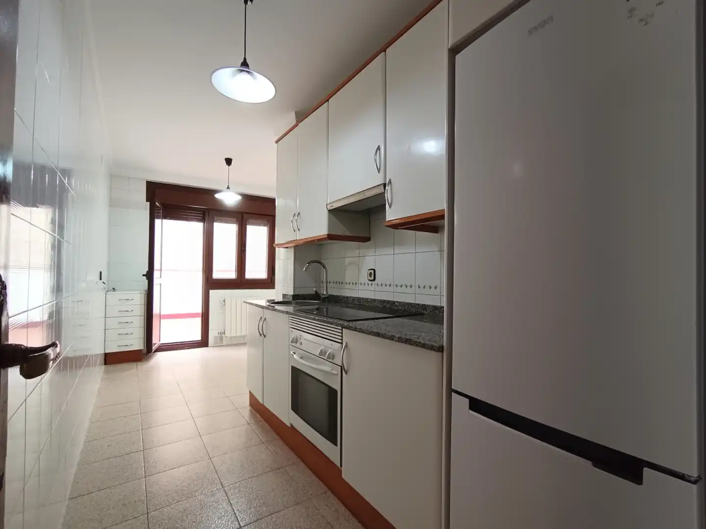 Cocina de Piso de alquiler en Gijón  con Calefacción, Parquet y Terraza