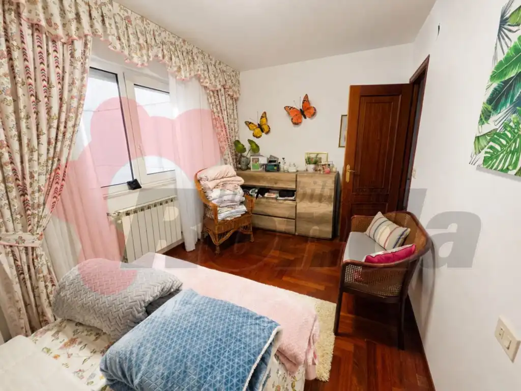 Schlafzimmer von Wohnung zum Verkauf in Lugo mit Möbliert