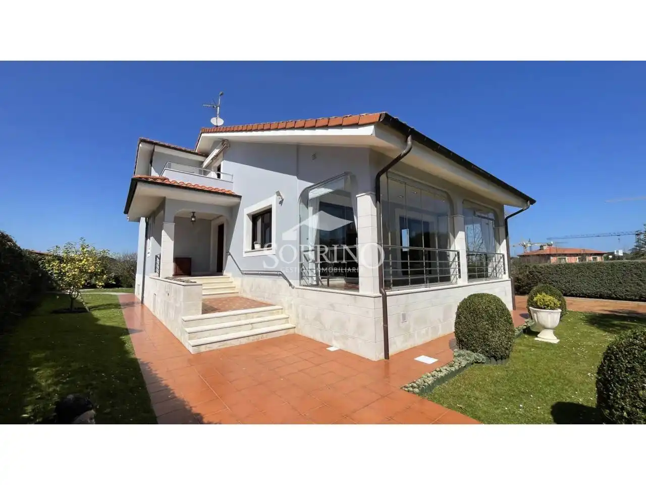 Vista exterior de Casa o xalet en venda en Llanes amb Calefacció, Jardí privat i Terrassa