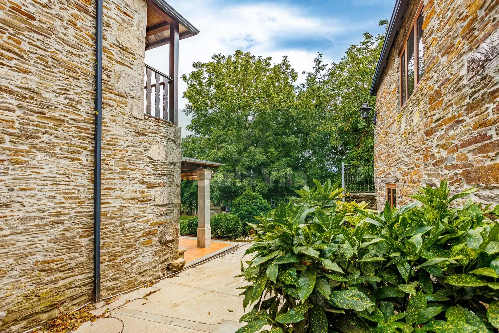 Vista exterior de Finca rústica en venda en Lugo amb Jardí privat, Parquet i Terrassa