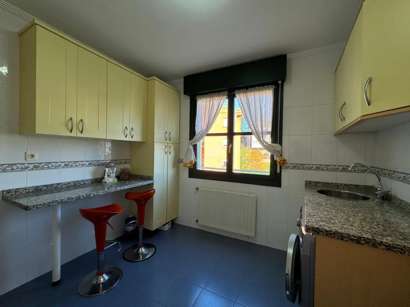 Cocina de Piso en venta en Parres con Calefacción, Jardín privado y Trastero