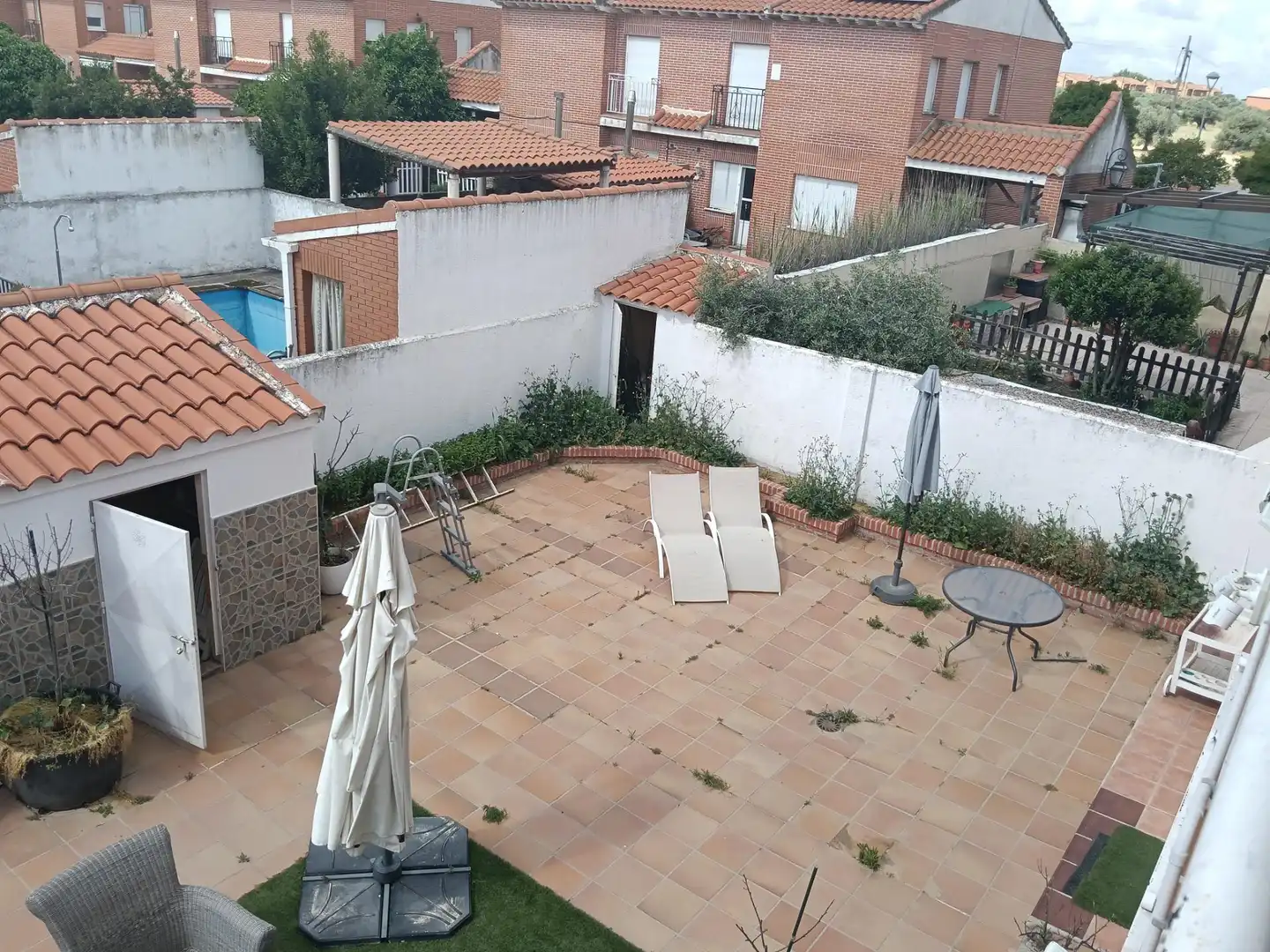 Terrassa de Casa adosada en venda en Cedillo del Condado amb Calefacció, Jardí privat i Terrassa