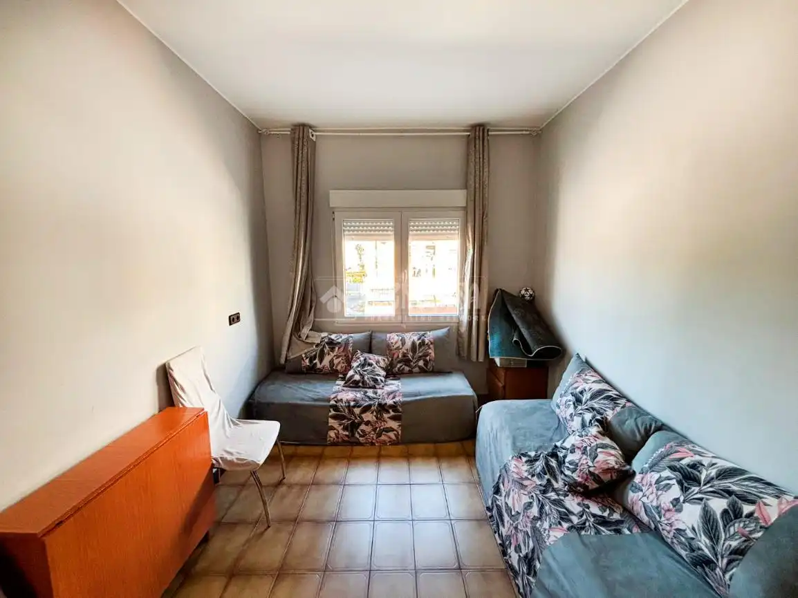 Bedroom of Flat for sale in Zaragoza  with Furnished and Balcony