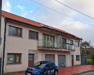 Vista exterior de Casa adosada en venda en Boiro amb Calefacció, Jardí privat i Terrassa