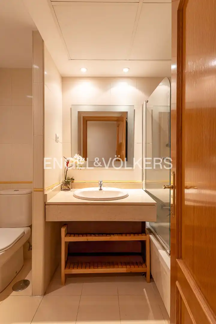 Baño de Dúplex en venta en Majadahonda con Aire acondicionado, Calefacción y Jardín privado