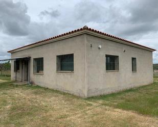 Exterior view of House or chalet for sale in Alcuéscar