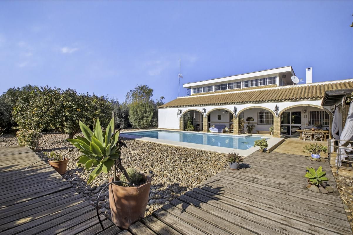 Vista exterior de Casa o xalet en venda en Aznalcázar amb Calefacció, Jardí privat i Terrassa