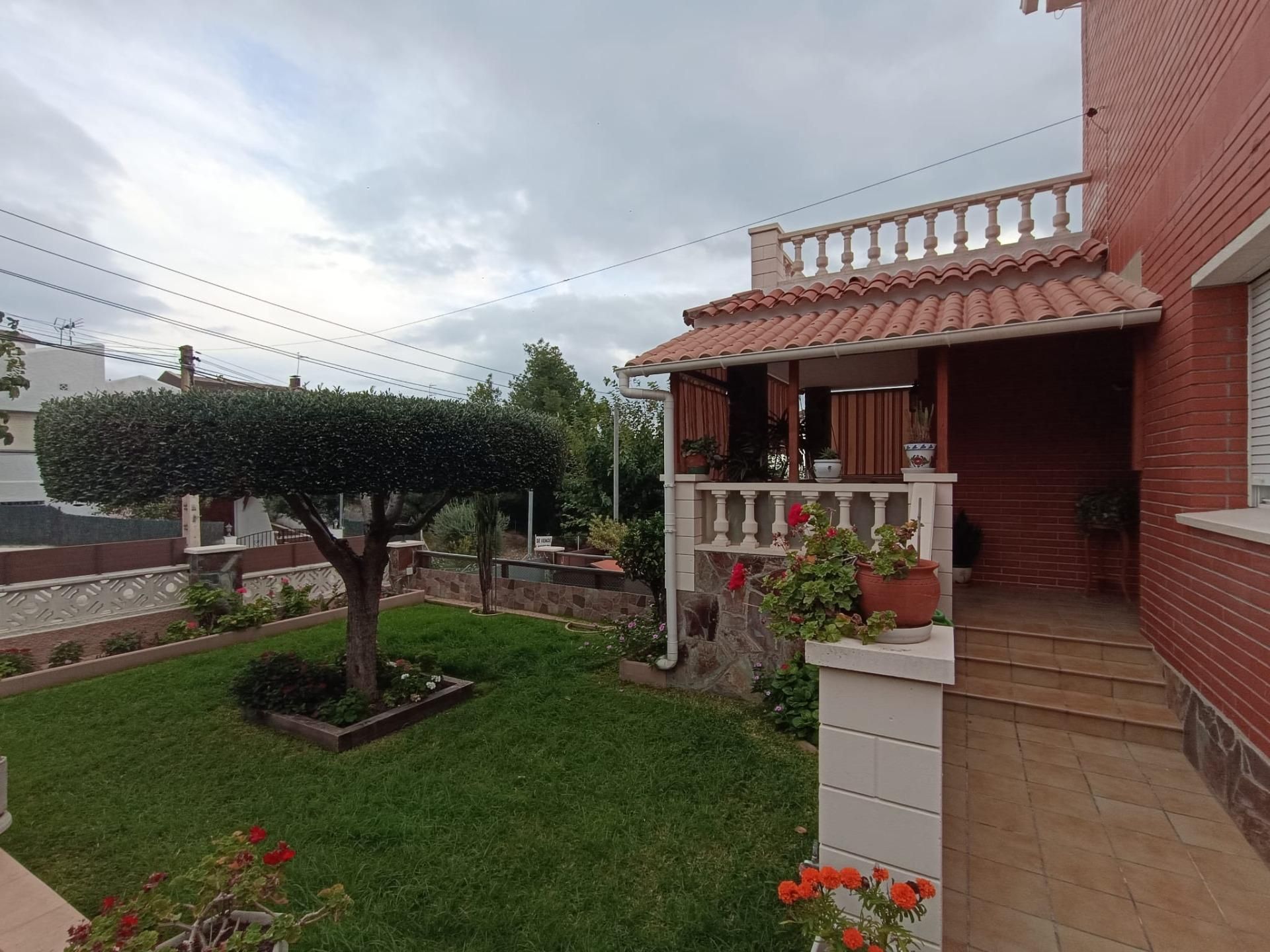 Jardí de Casa o xalet en venda en Cunit amb Aire condicionat, Calefacció i Jardí privat