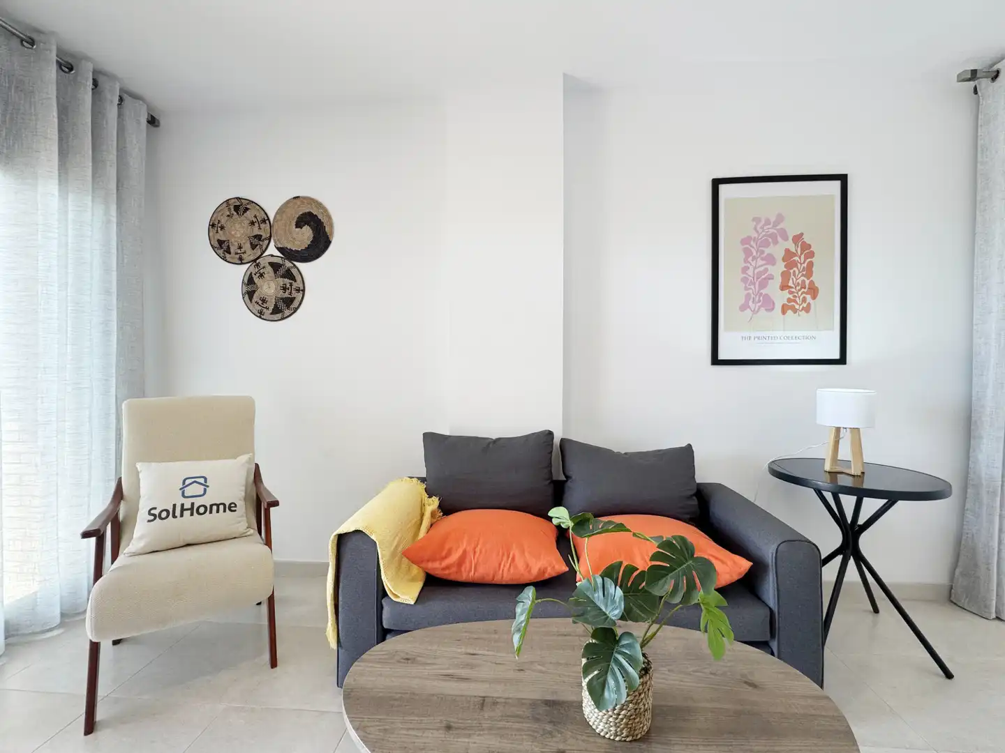 Sala d'estar de Apartament en venda en L'Escala amb Aire condicionat, Terrassa i Moblat