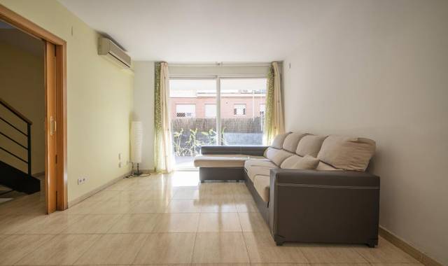 Casa adosada en Venta en Carrer Girona, 19 en Ca n'Oriol
