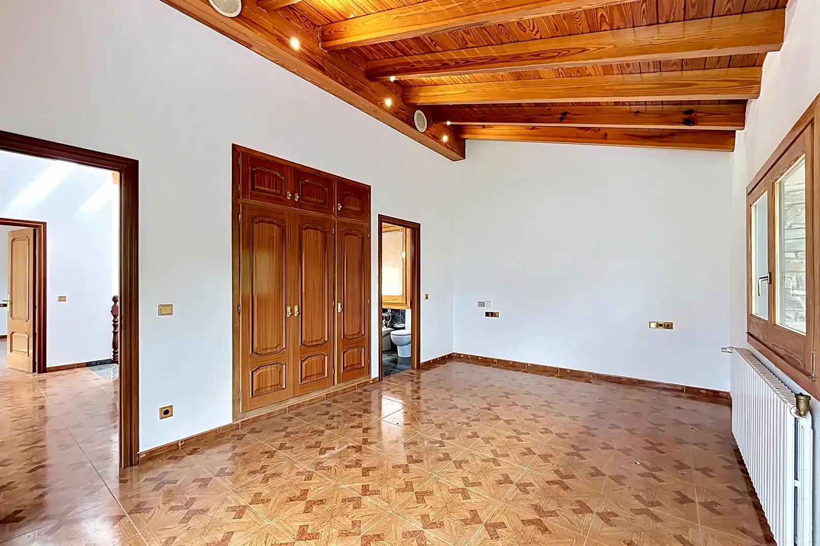 Haus oder Chalet zur Miete in Escaldes – Engordany mit Heizung, Privatgarten und Parkett