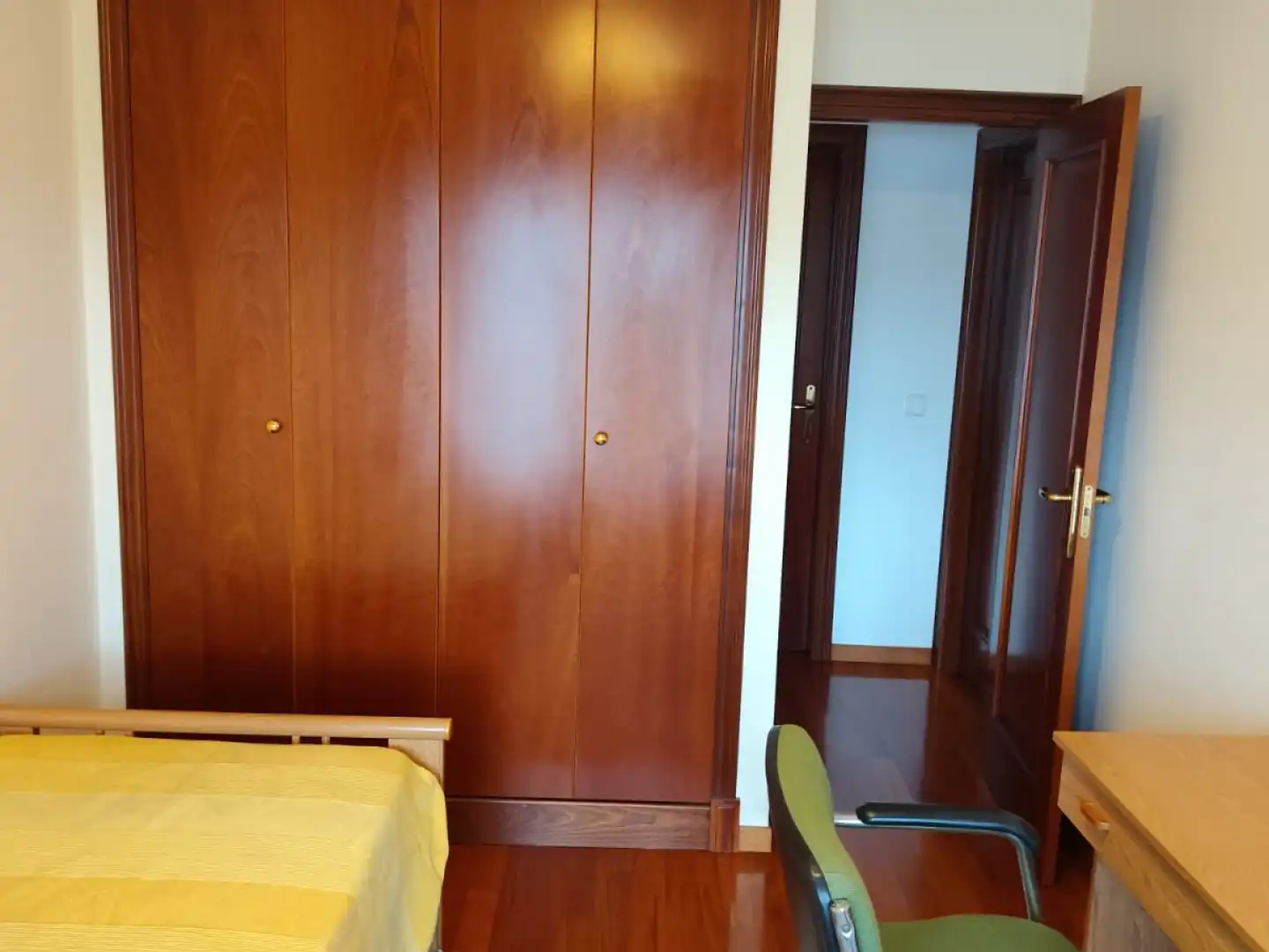 Bedroom of Flat for rent in Pontevedra Capital   with Heating, Furnished and Oven