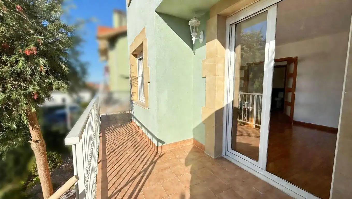 Terrassa de Casa adosada en venda en Suances amb Calefacció, Jardí privat i Terrassa