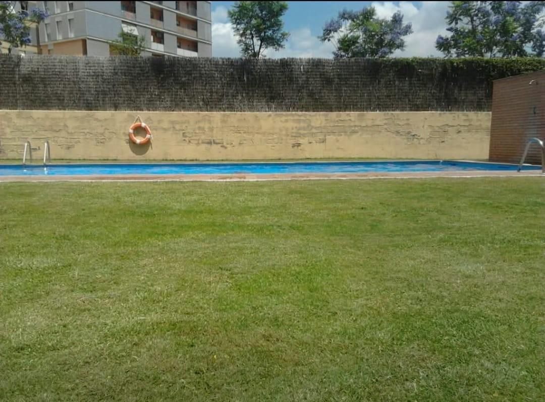 Piscina de Pis en venda en Sant Andreu de la Barca amb Aire condicionat, Calefacció i Jardí privat