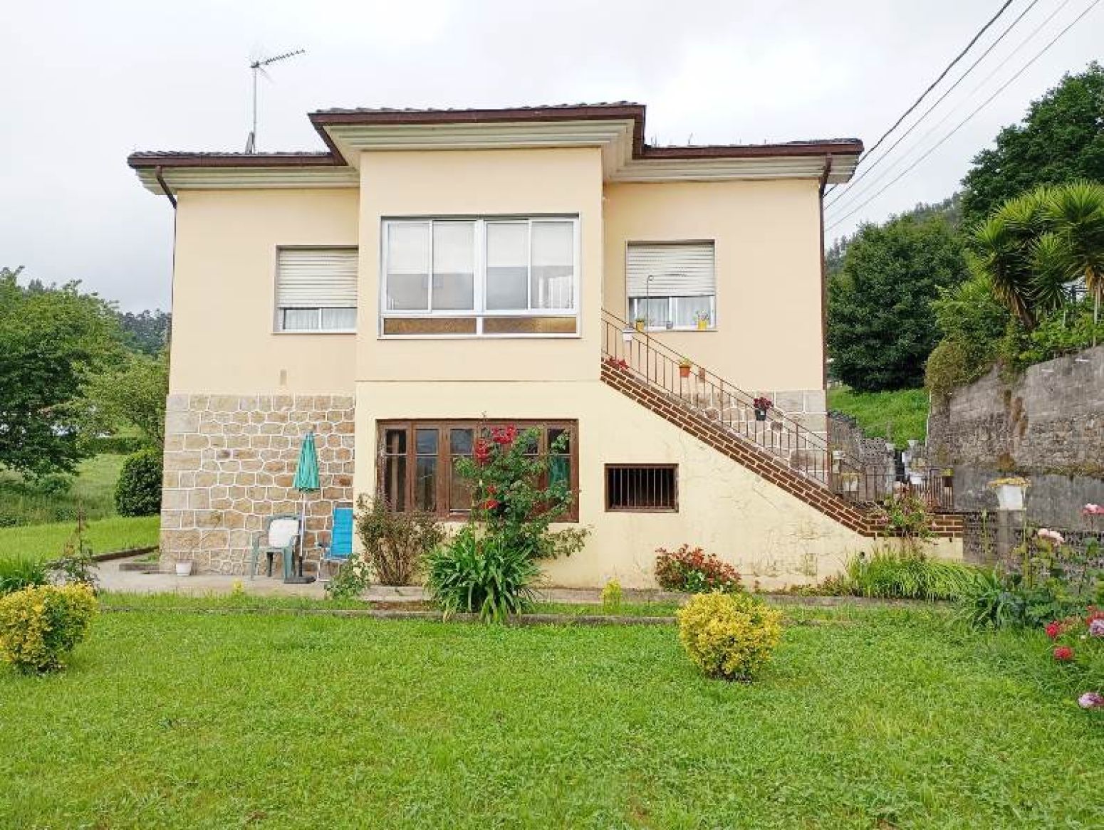 Exterior view of House or chalet for sale in Los Corrales de Buelna   with Heating, Private garden and Storage room