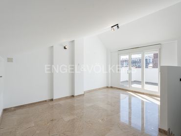 Casa amb balcó de lloguer a Maestro Giner