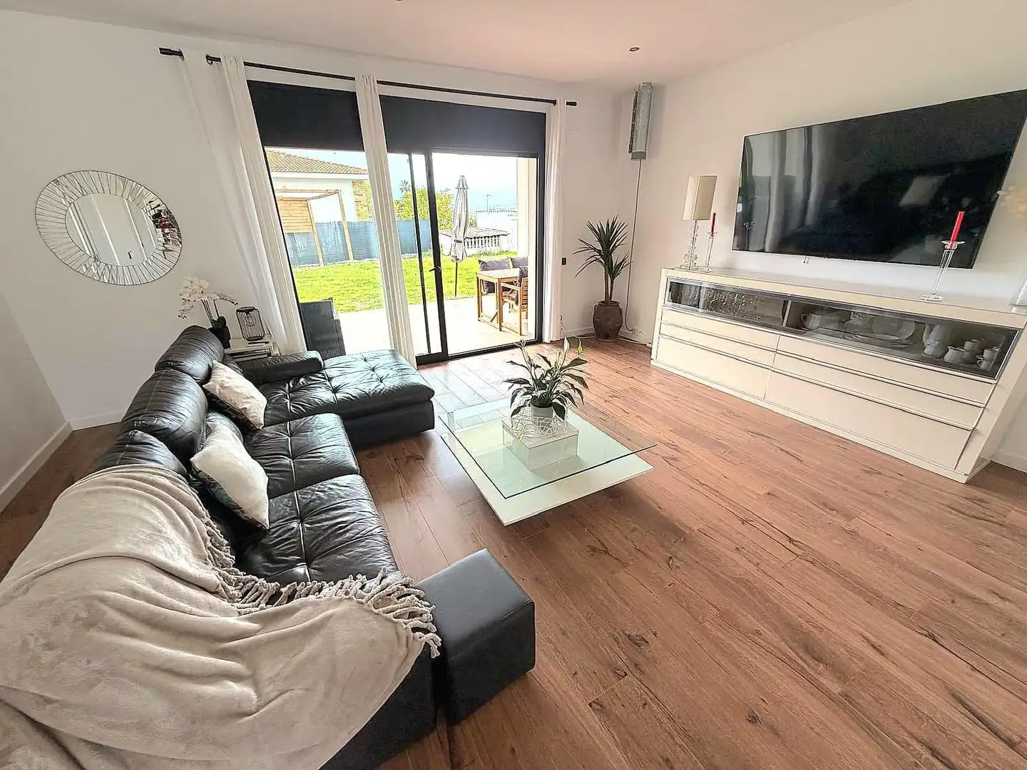 Sala d'estar de Casa o xalet en venda en Cunit amb Aire condicionat, Calefacció i Jardí privat
