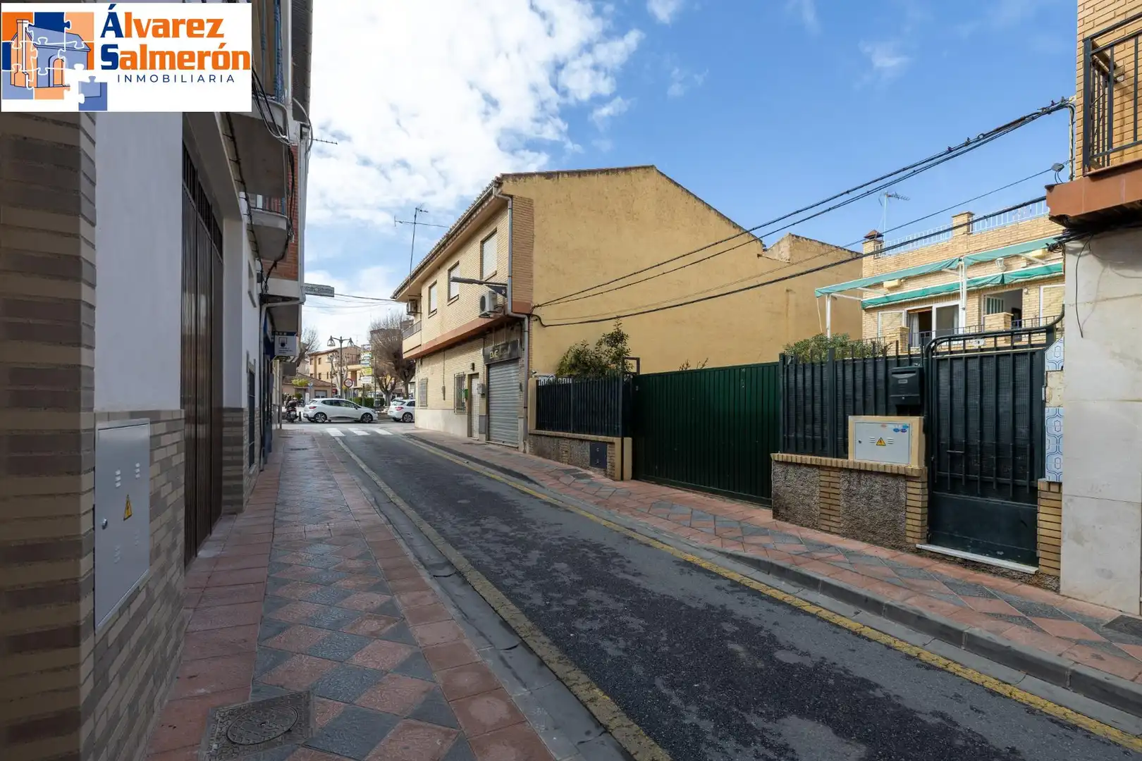 Vista exterior de Casa o xalet en venda en Armilla amb Aire condicionat, Traster i Balcó