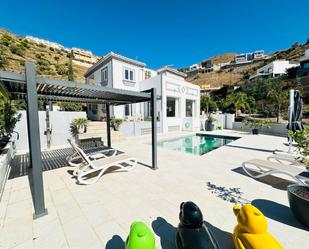 Vista exterior de Casa o xalet en venda en Torrox amb Aire condicionat i Piscina