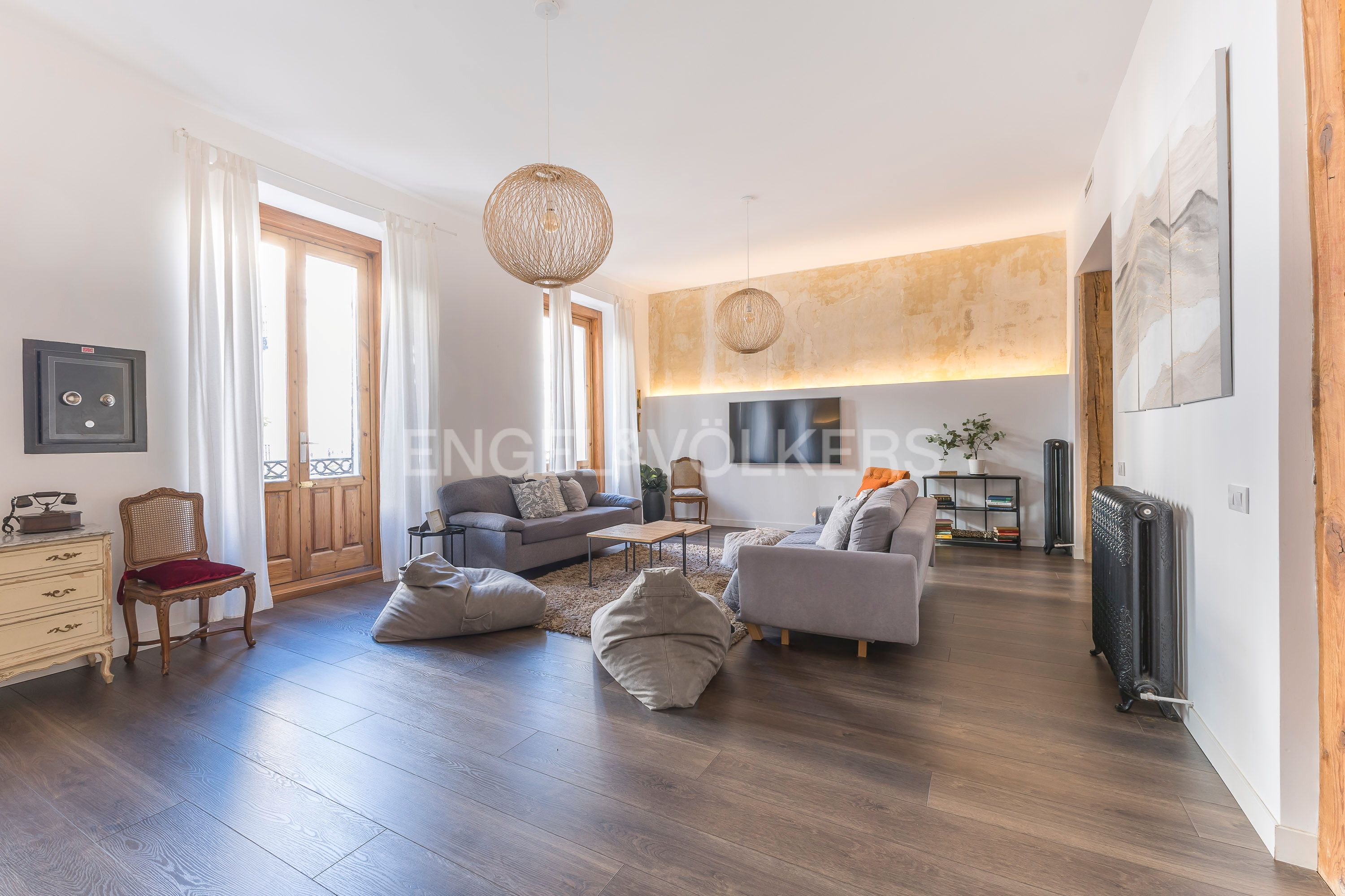 Living room of Apartment for sale in  Madrid Capital  with Air Conditioner, Heating and Furnished
