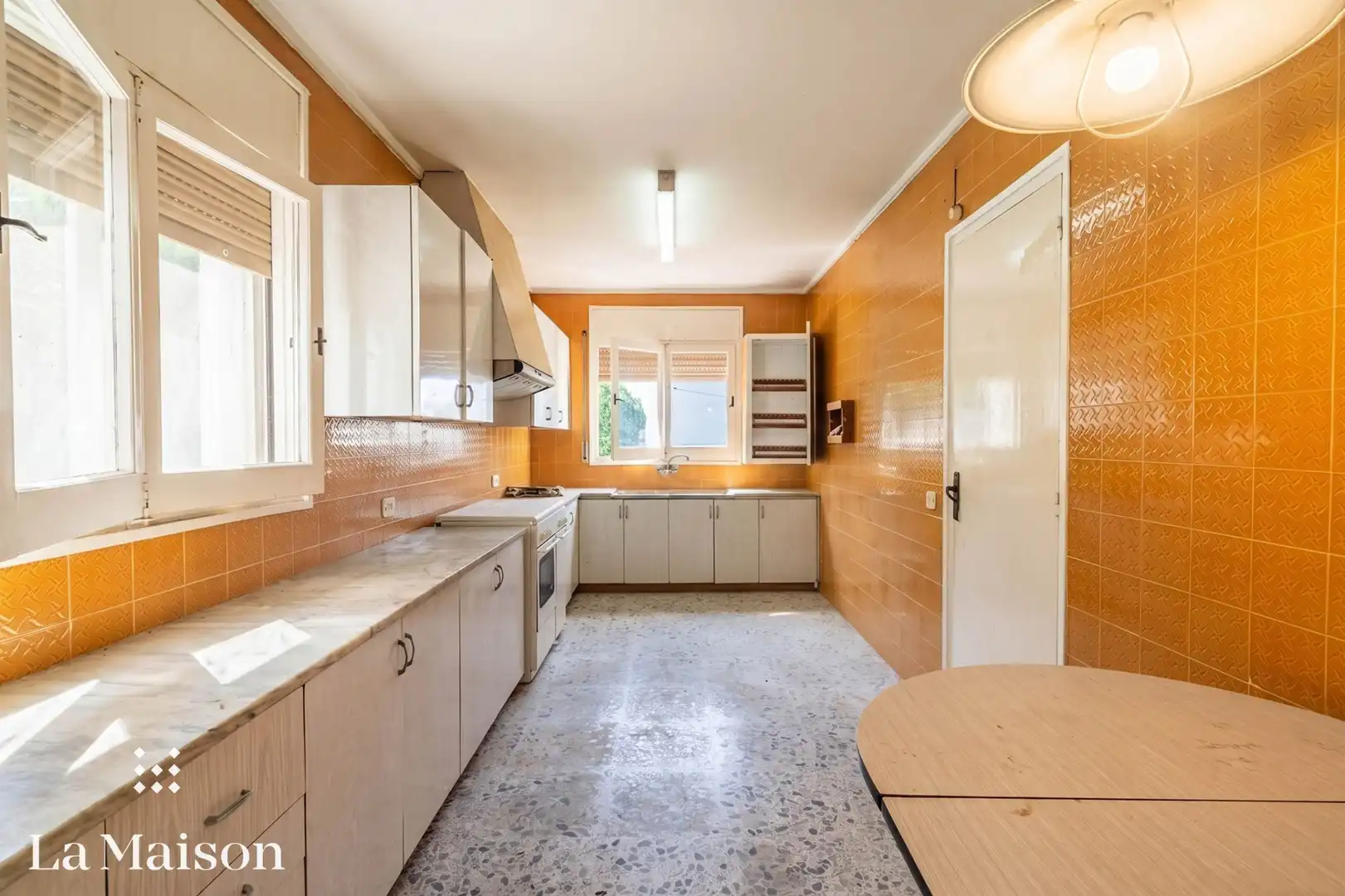 Cuina de Casa o xalet en venda en Arenys de Mar amb Jardí privat, Terrassa i Traster